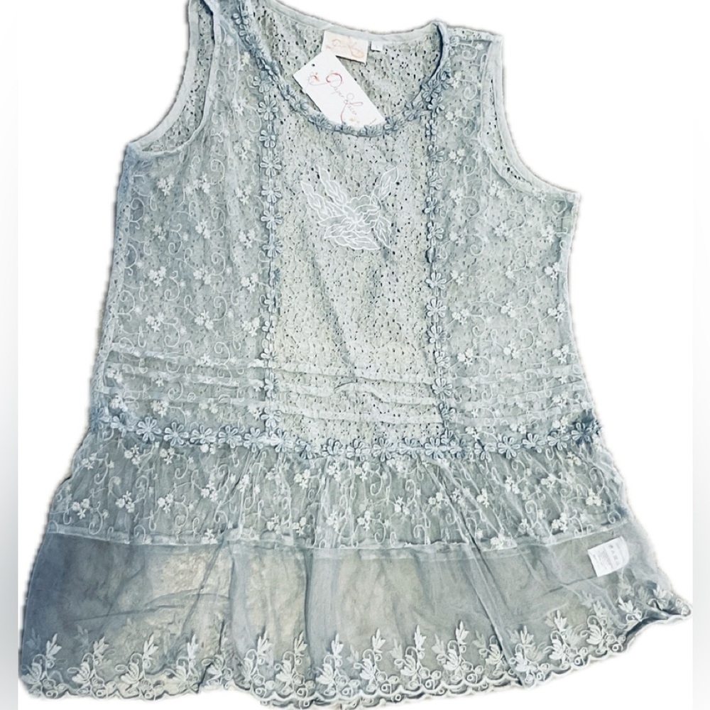 Elegant Lace Sleeveless Top